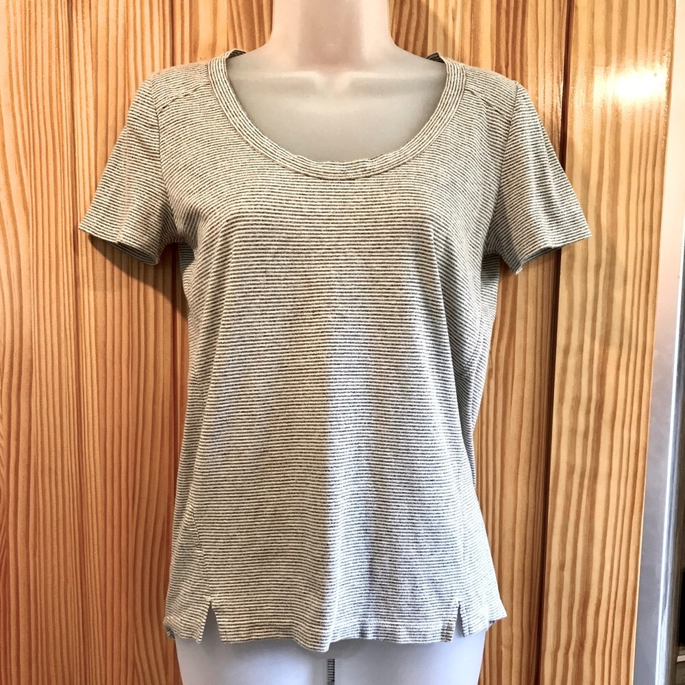 Lou & Grey Micro Striped Scoop Neck T-Shirt | Gray White | 4 for $25 Sale